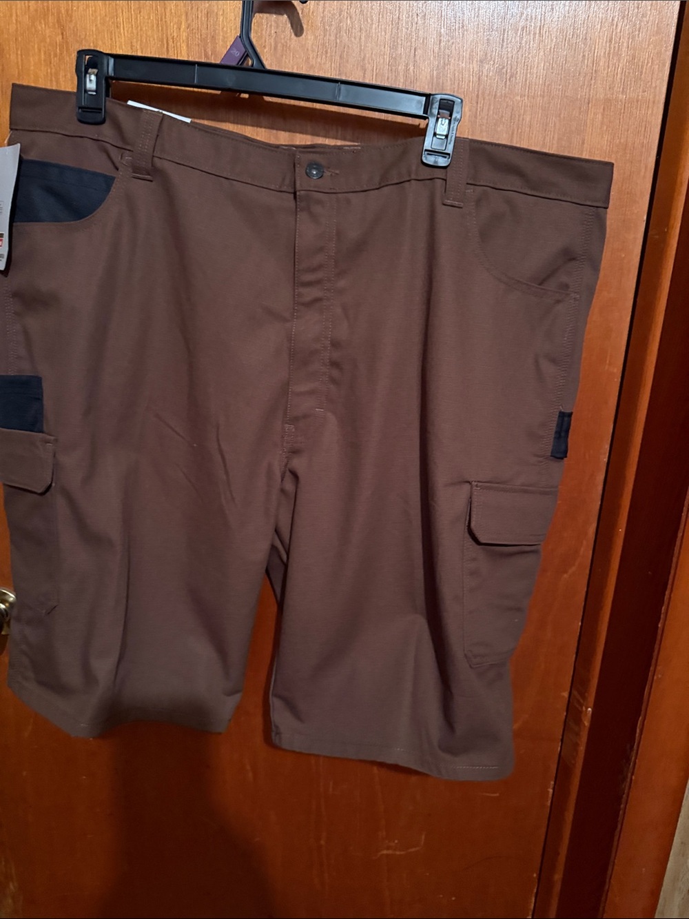 Dickies Brown Cargo Work Shorts with Black Pocket Accents